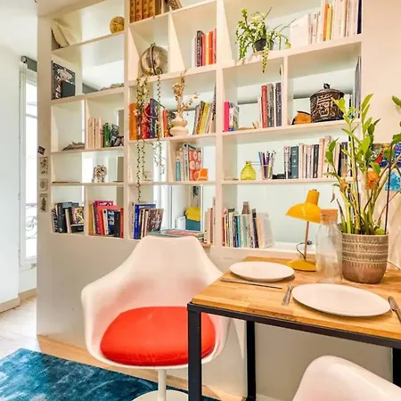 32 M In With Wifi 4 People Paris