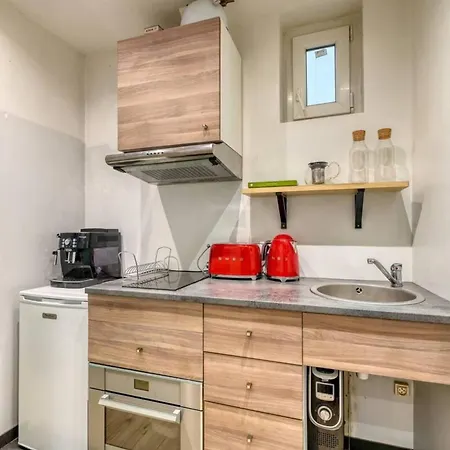32 M In With Wifi 4 People Apartment